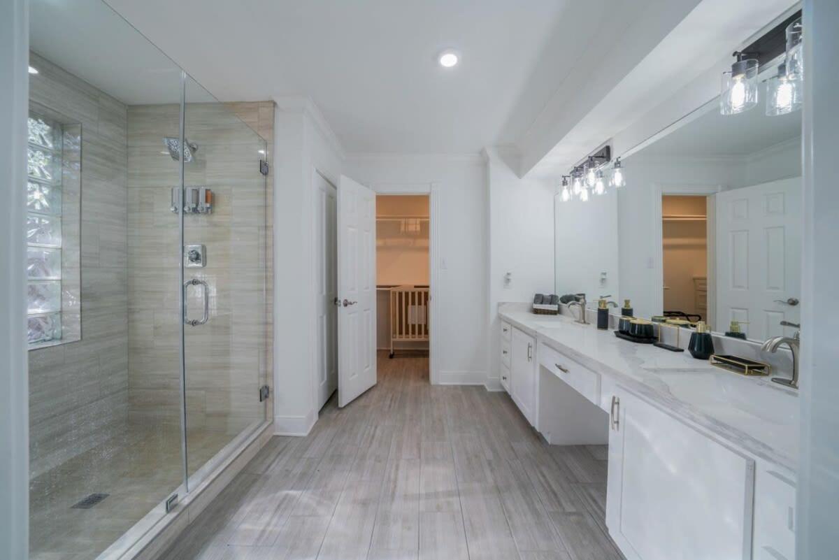 Bright And Spacious For W Pool -over 30 Nights- Holiday home
